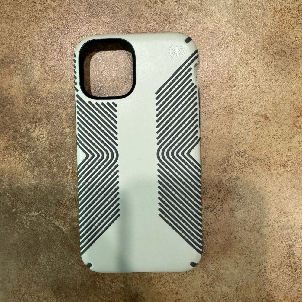 Speck Iphone 11 Pro case